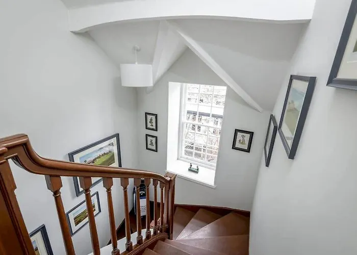 South Street Apartments - No 14G